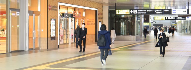 雑踏イメージ（広島駅コンコース）